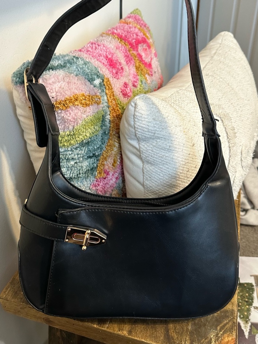 Classic Black Shoulder Bag with Gold Hardware - Unbranded